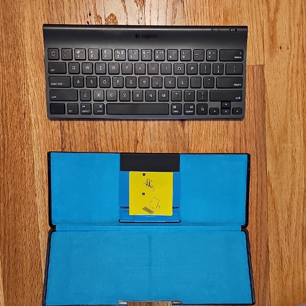 Logitech Wireless Keyboard in Black